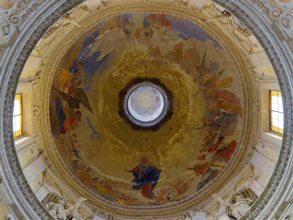 Milano - Calotta affrescata della cupola della Chiesa di Santa Maria alla Porta